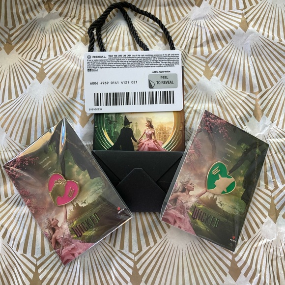 💚WICKED REGAL THEATRE COLLECTIBLES💗🪄 - Picture 2 of 6